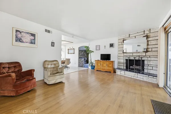 $1,299,000 | 1934 South Robert Lane, Anaheim, CA 92802