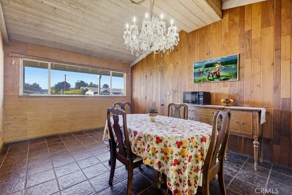 $1,299,000 | 1934 South Robert Lane, Anaheim, CA 92802