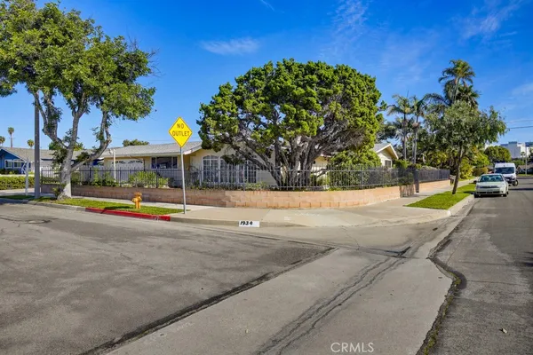 $1,299,000 | 1934 South Robert Lane, Anaheim, CA 92802
