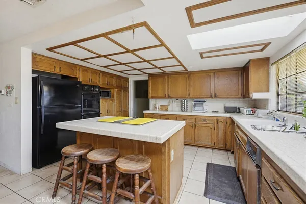 $1,299,000 | 1934 South Robert Lane, Anaheim, CA 92802