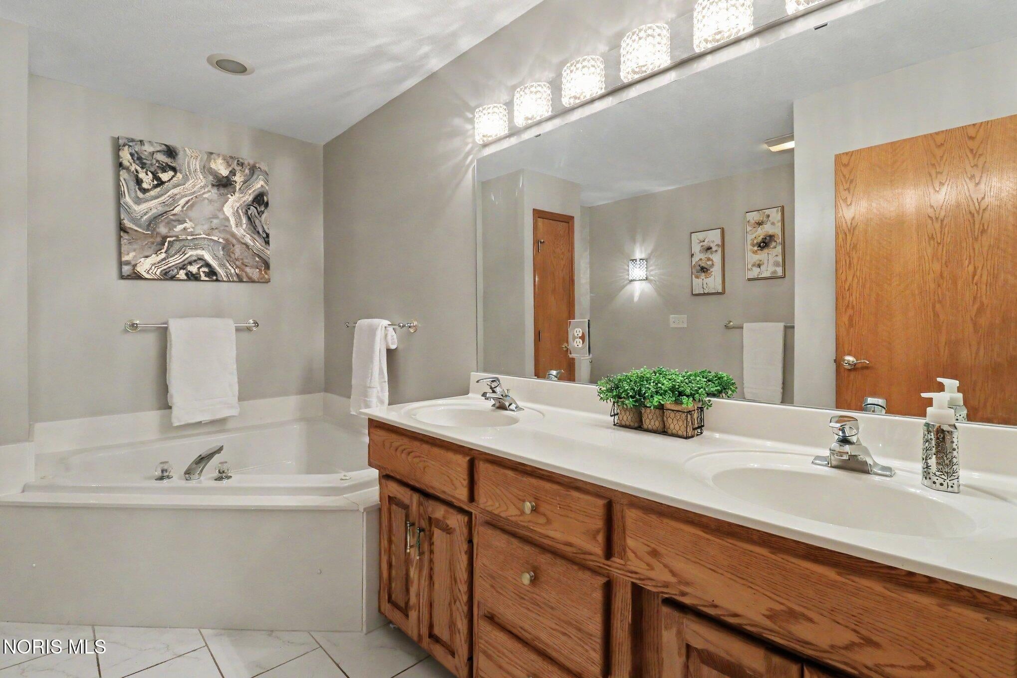 5438 Bay Shore Road Oregon, OH 43616 - Photo 13 of 26 Gallery Image 13