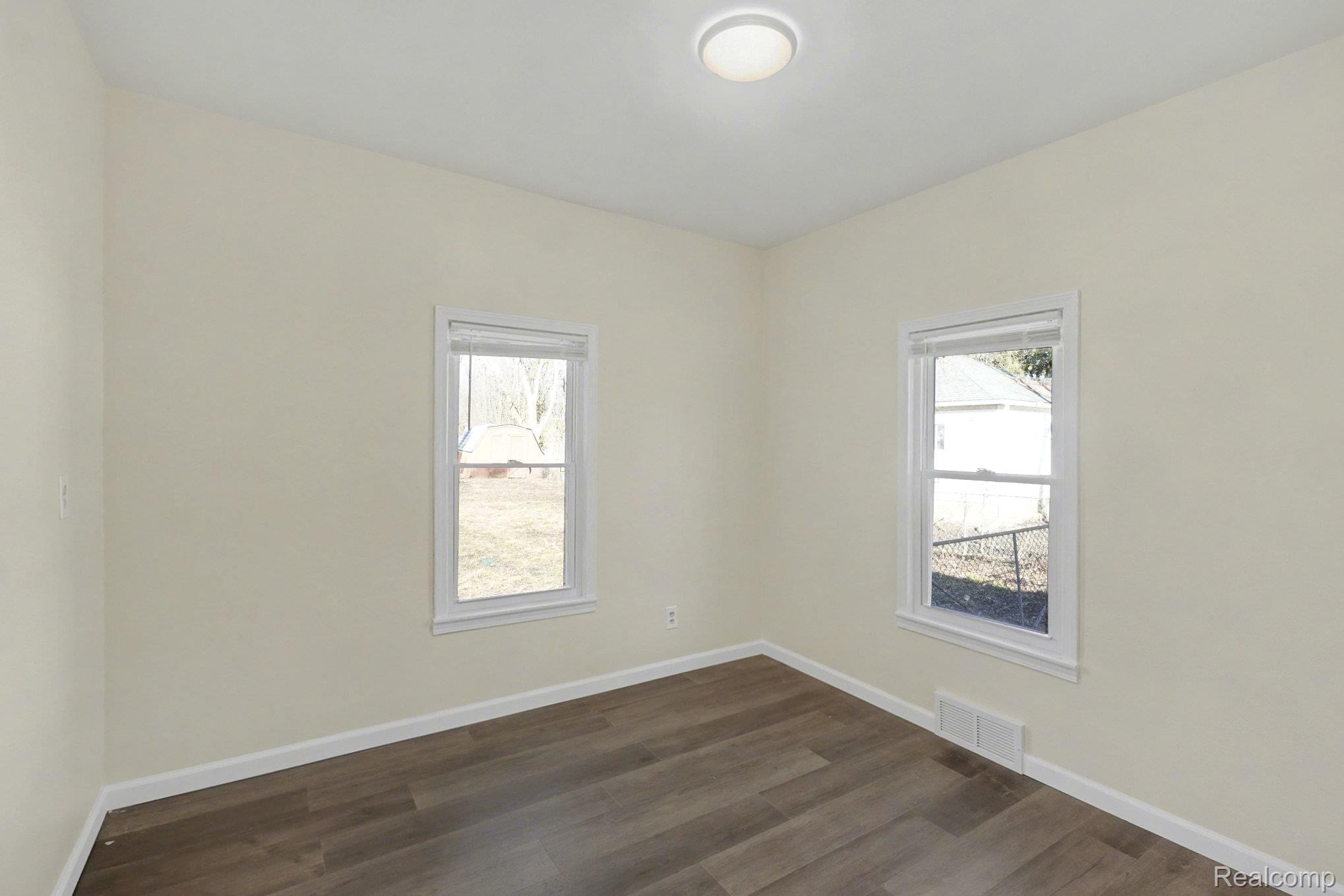 3401 North Center Road Flint, MI 48506 - Photo 10 of 25 014_file_5793.jpg