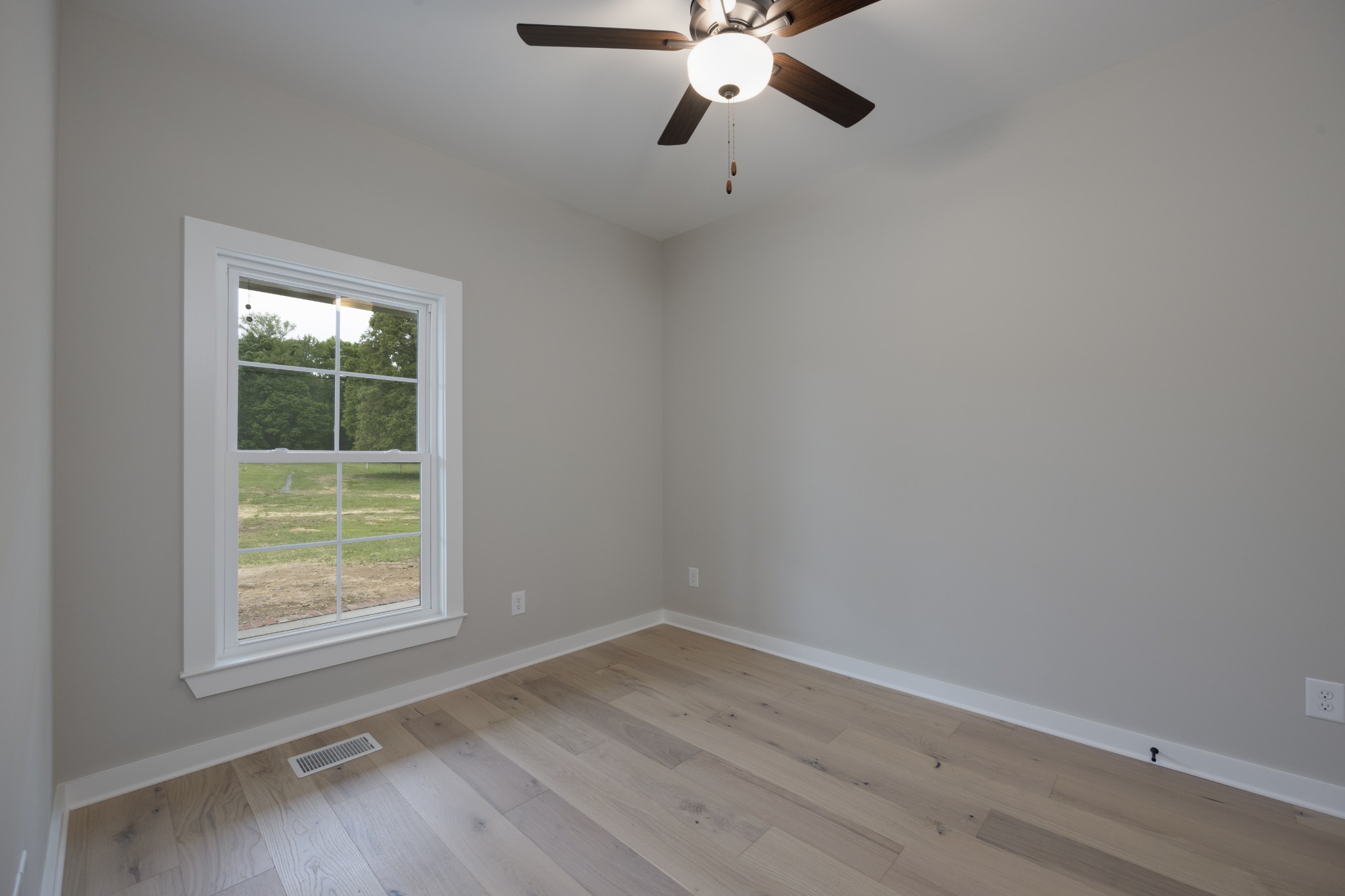 248 Dink Rut Road Portland, TN 37148 - Photo 28 of 41 an empty room with a window