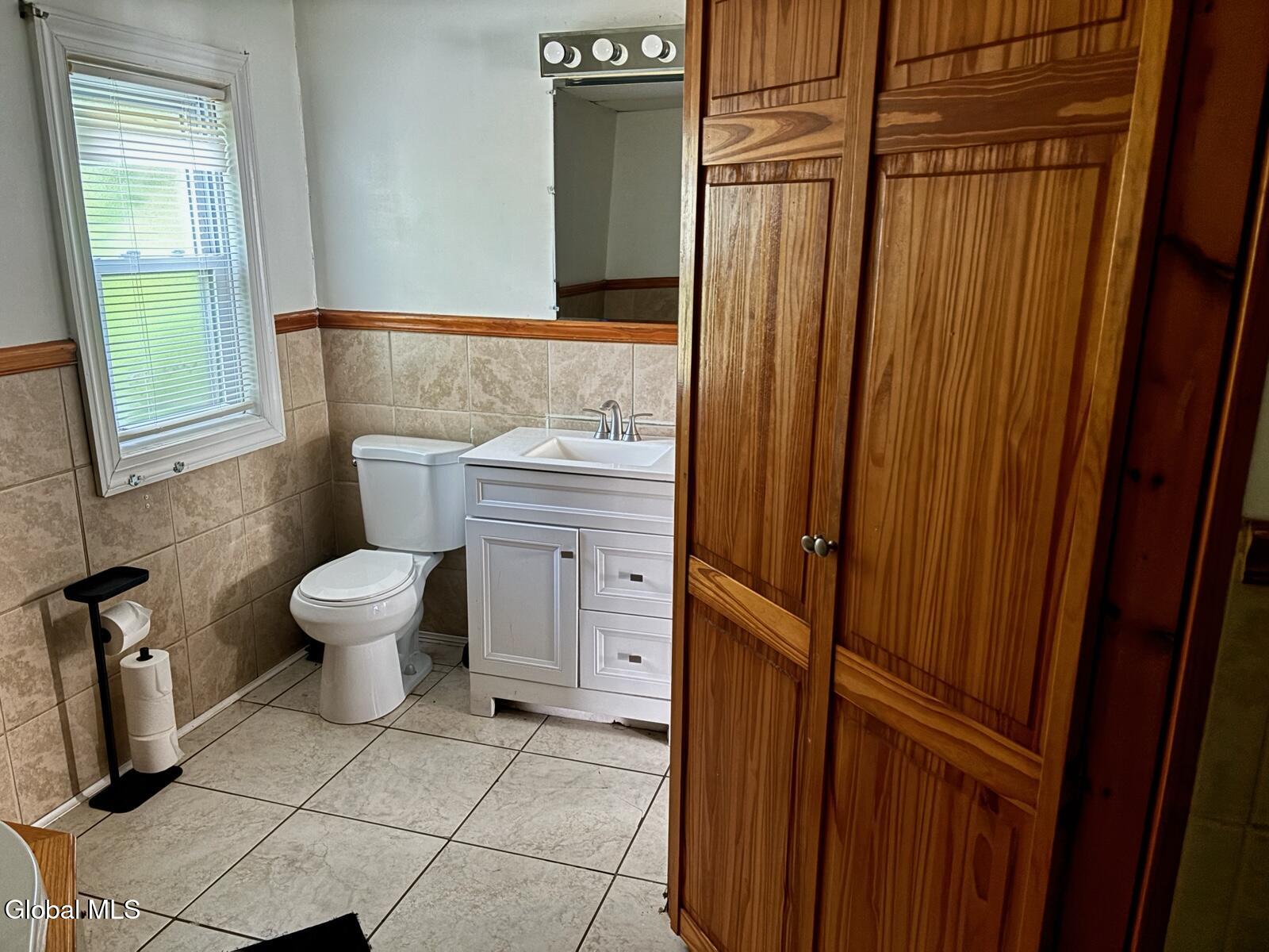 1820 Wagner Street Schenectady, NY 12303 - Photo 7 of 24 1820 Wagner - Bath 02