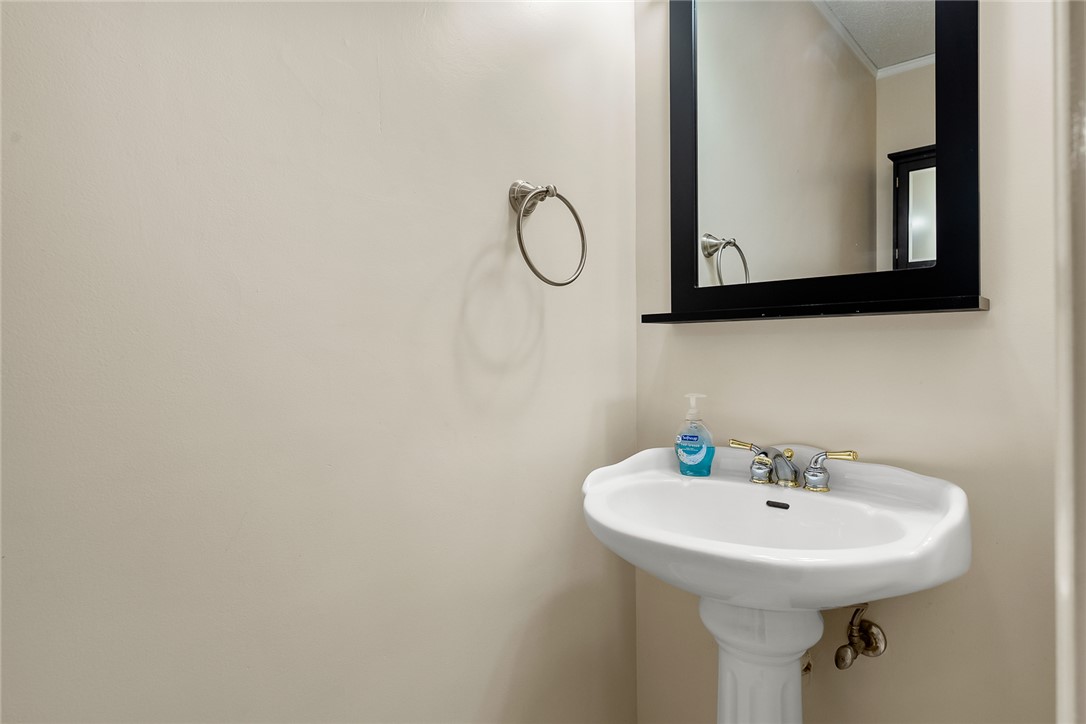 1402 Leeward Road Anderson, SC 29625 - Photo 14 of 50 Powder Room