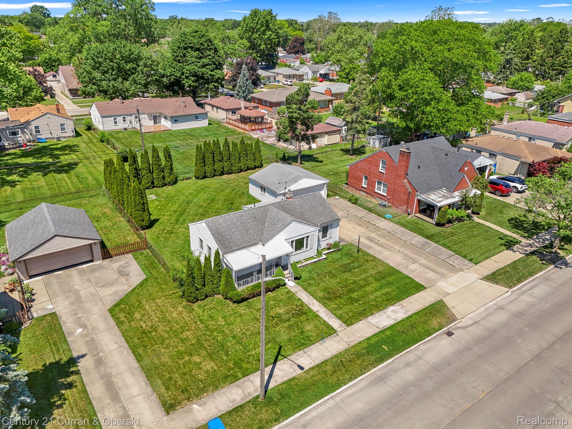6141 North Gulley Road Dearborn Heights, MI 48127 - Photo 27 of 31 Large yard