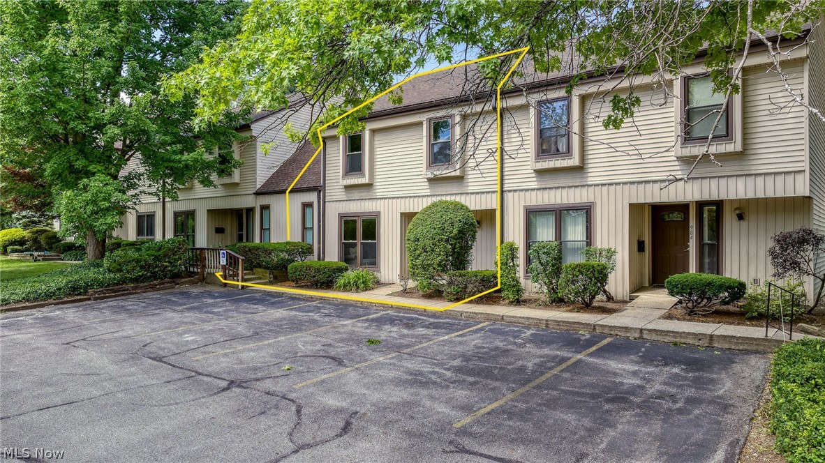 988 Som Center Road, Unit E2 Cleveland, OH 44143 - Photo 3 of 49