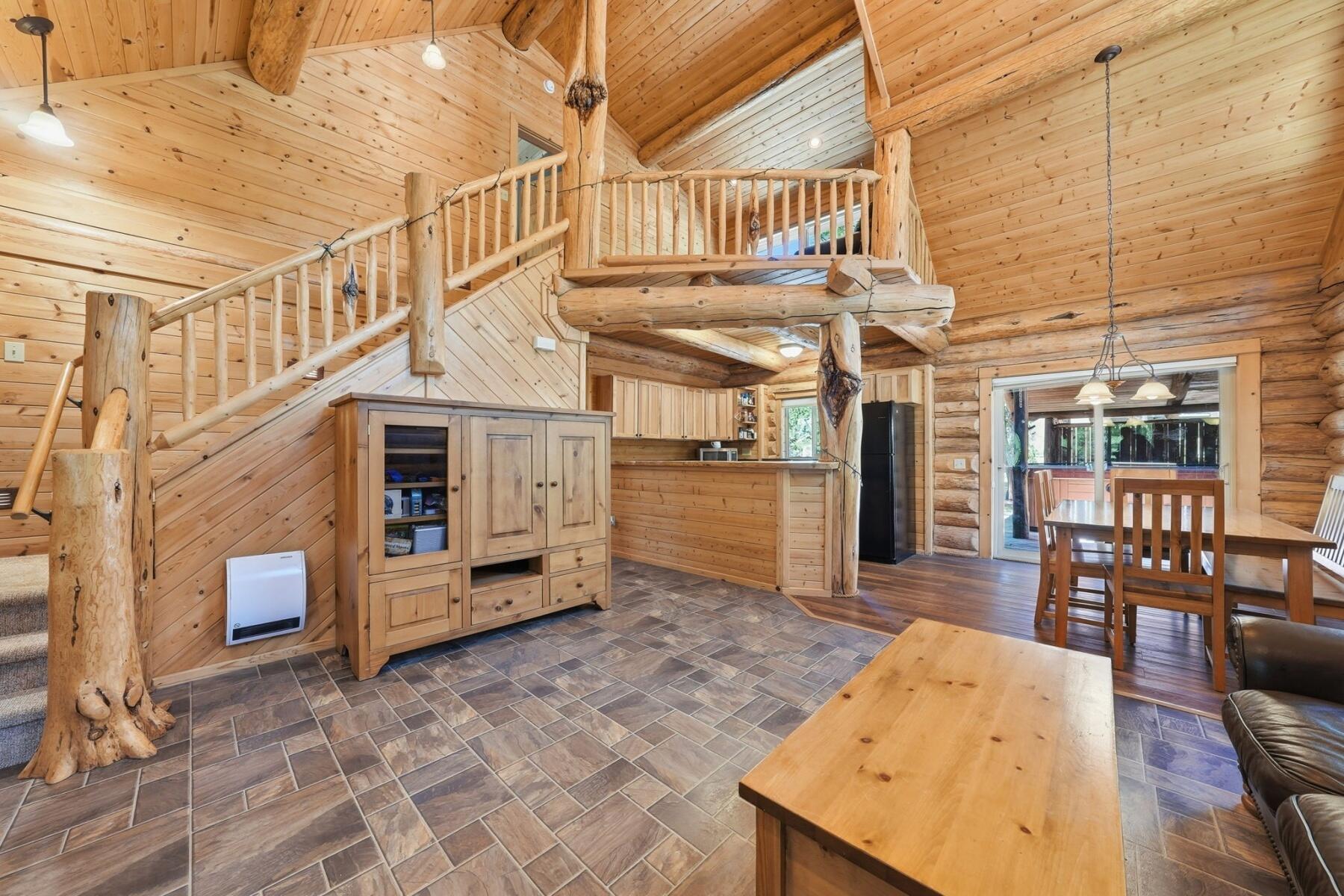 14177 Whitewater Loop La Pine, OR 97739 - Photo 6 of 38 a view of a livingroom with furniture