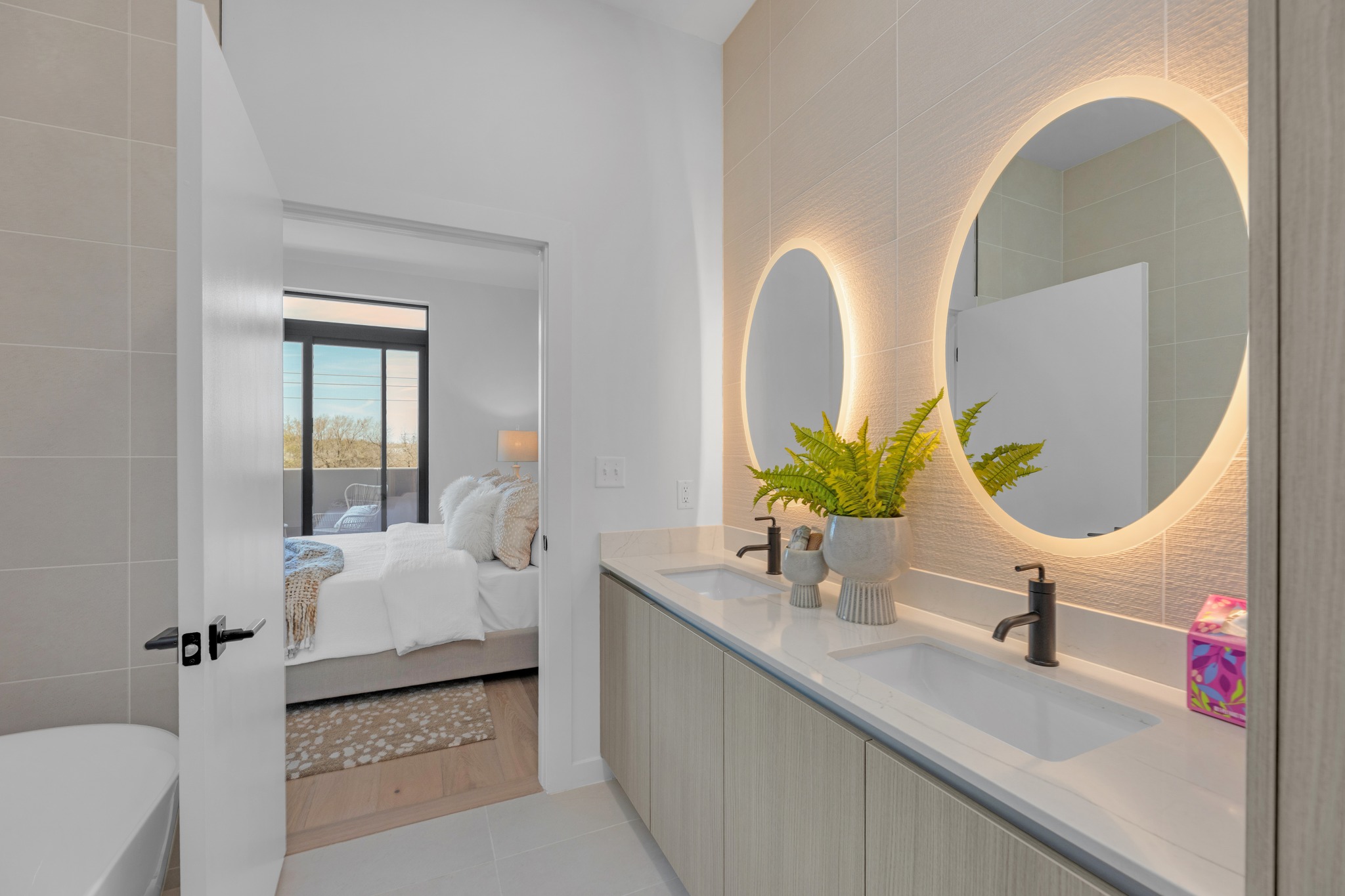 2209 South 1st Street, Unit 403 Austin, TX 78704 - Photo 18 of 40 Primary Bath