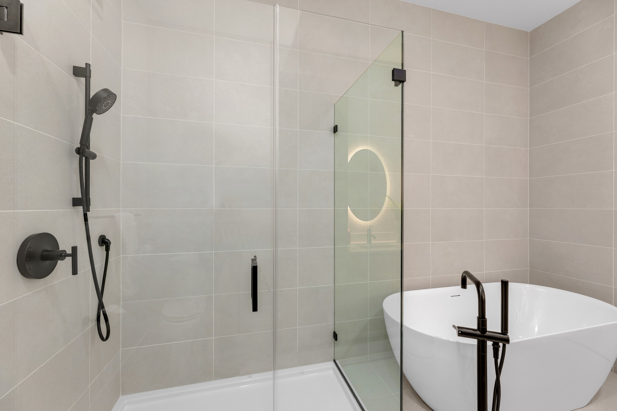 2209 South 1st Street, Unit 403 Austin, TX 78704 - Photo 20 of 40 Primary Bath