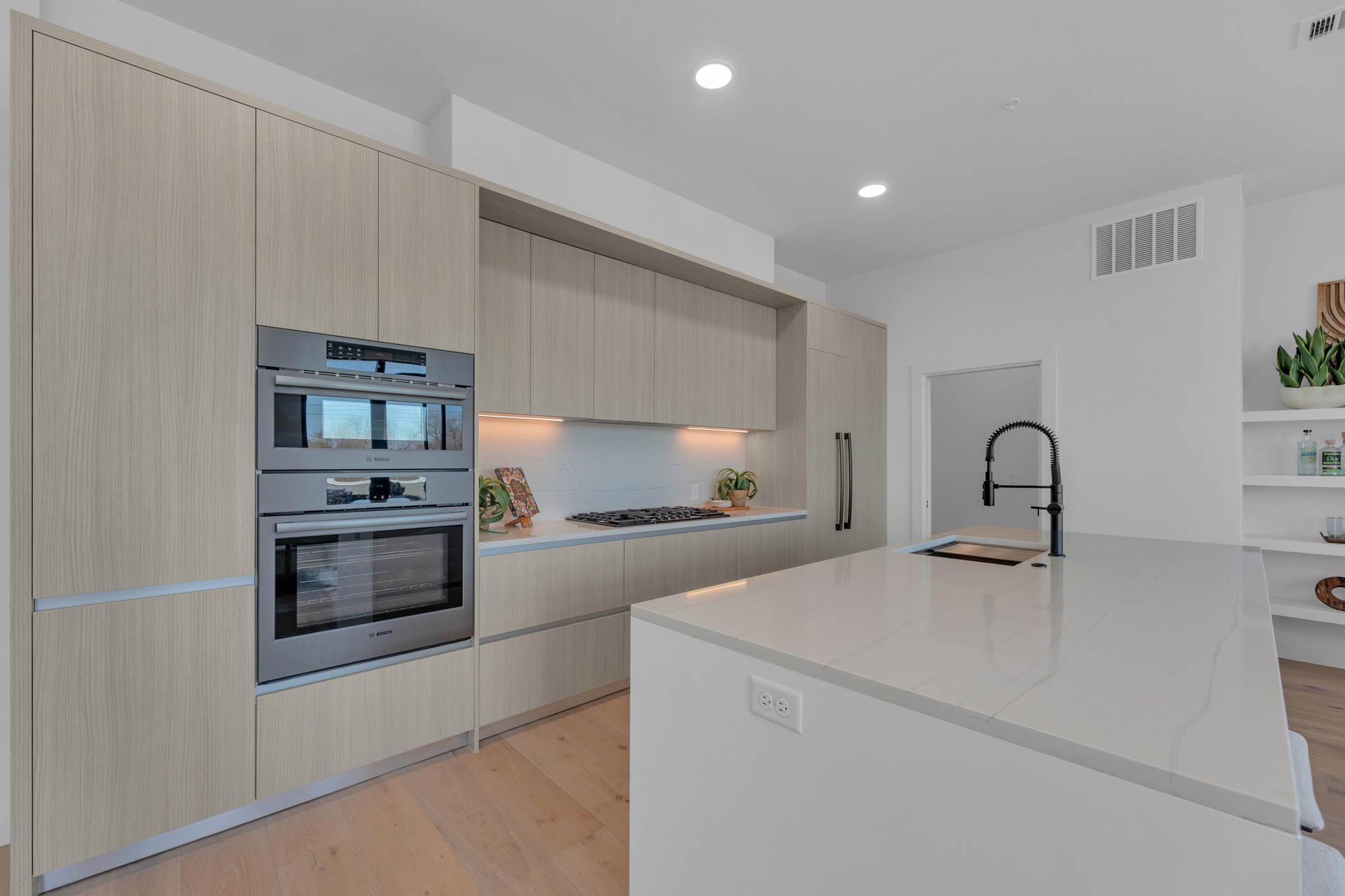 2209 South 1st Street, Unit 403 Austin, TX 78704 - Photo 8 of 40