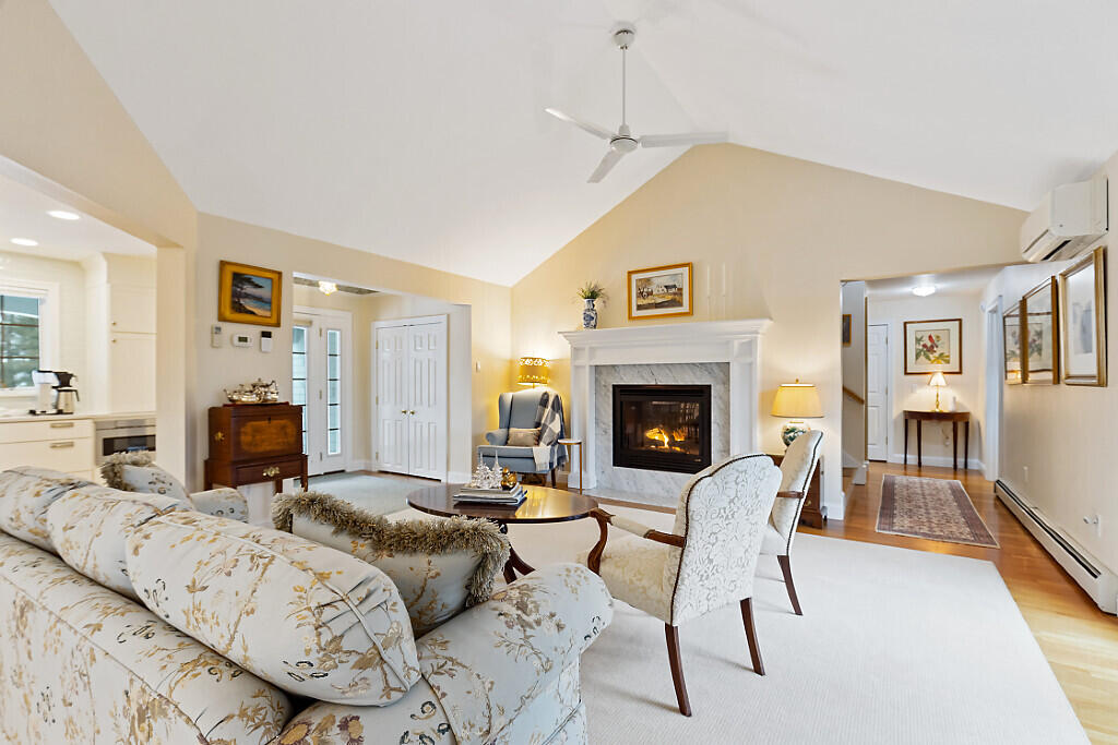 44 Island View Lane Brunswick, ME 04011 - Photo 2 of 71 27_BP5A7618_DxO_mls
