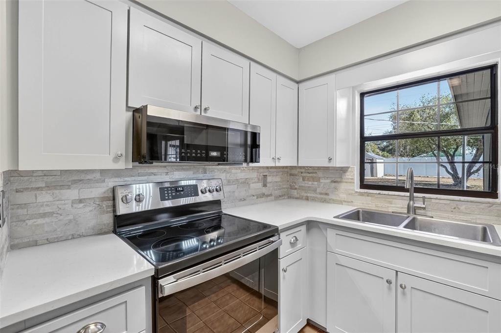 6411 Cromwell Road Lakeland, FL 33809 - Photo 11 of 42