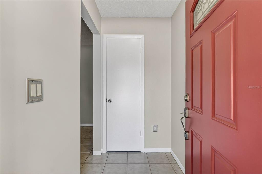 6411 Cromwell Road Lakeland, FL 33809 - Photo 4 of 42