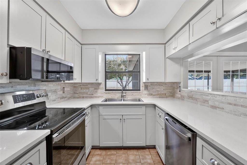 6411 Cromwell Road Lakeland, FL 33809 - Photo 10 of 42