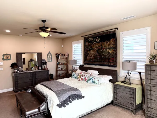 a view of a house with backyard