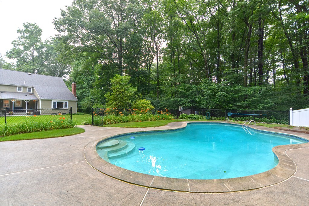 61 Teresa Road Hopkinton, MA 01748 - Photo 6 of 40 Gallery Image 6