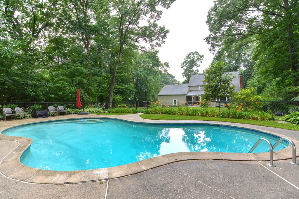 61 Teresa Road Hopkinton, MA 01748 - Photo 7 of 40 Gallery Image 7