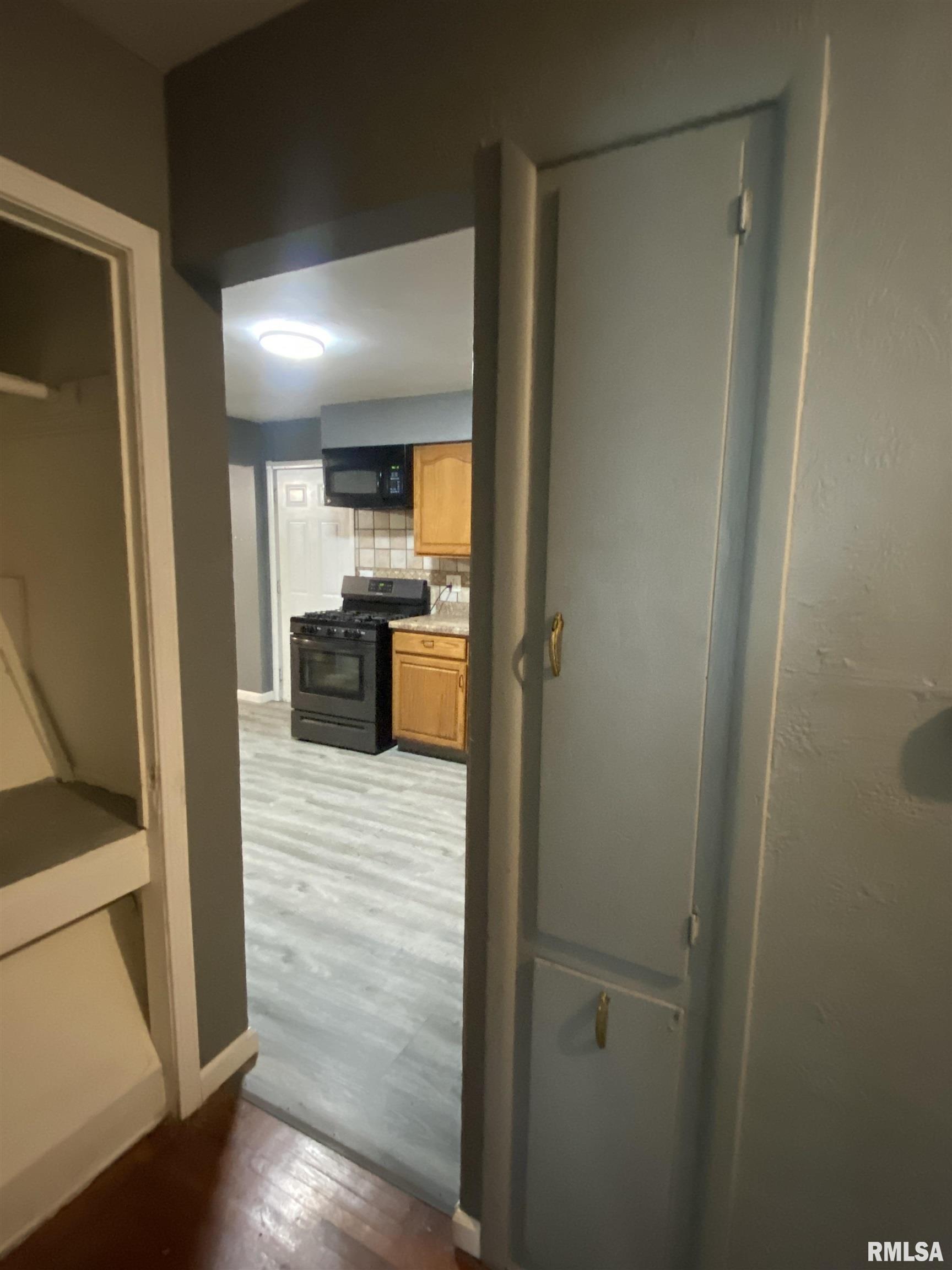 2240 North Sheridan Road Peoria, IL 61604 - Photo 12 of 33