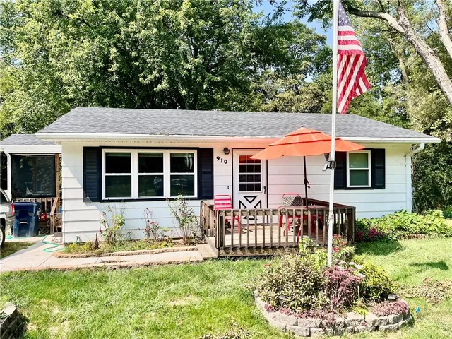 $115,000 | 910 North 9th Street, Wathena, KS 66090