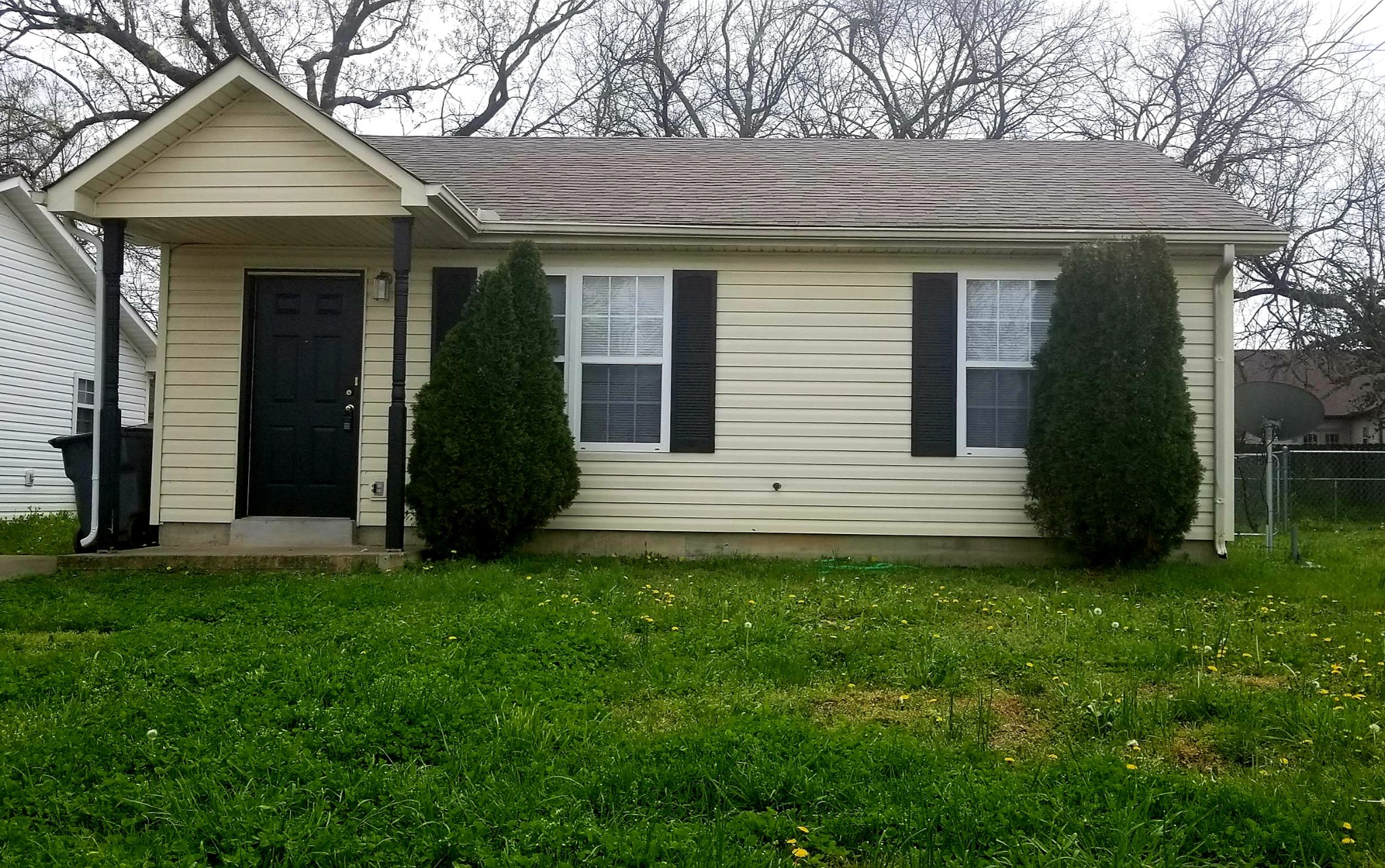 1041 Shadow Ridge Avenue Oak Grove, KY 42262 - Photo 1 of 11 a view of a house with a yard