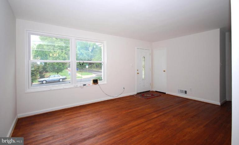 3926 Havard Street Silver Spring, MD 20906 - Photo 4 of 14 Living Room