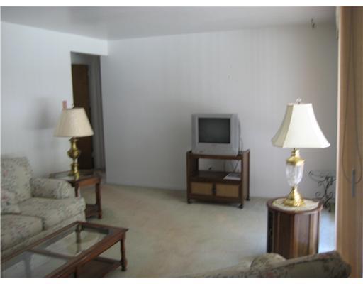420 Spring Valley Road West Mifflin, PA 15122 - Photo 2 of 17 Living Room.