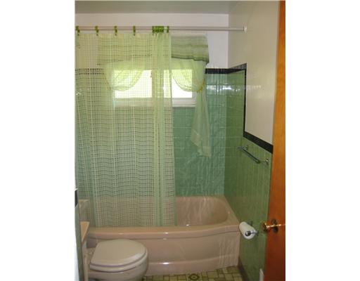 420 Spring Valley Road West Mifflin, PA 15122 - Photo 17 of 17 Full Bath.