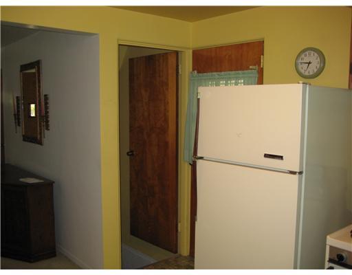 420 Spring Valley Road West Mifflin, PA 15122 - Photo 6 of 17 Kitchen.