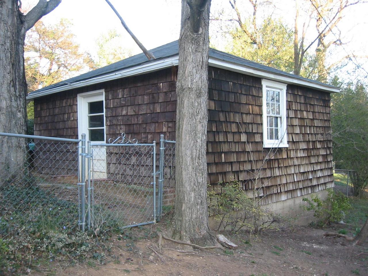 1886 Arlington Road Southwest Roanoke, VA 24015 - Photo 29 of 29 Shared Utility Shed