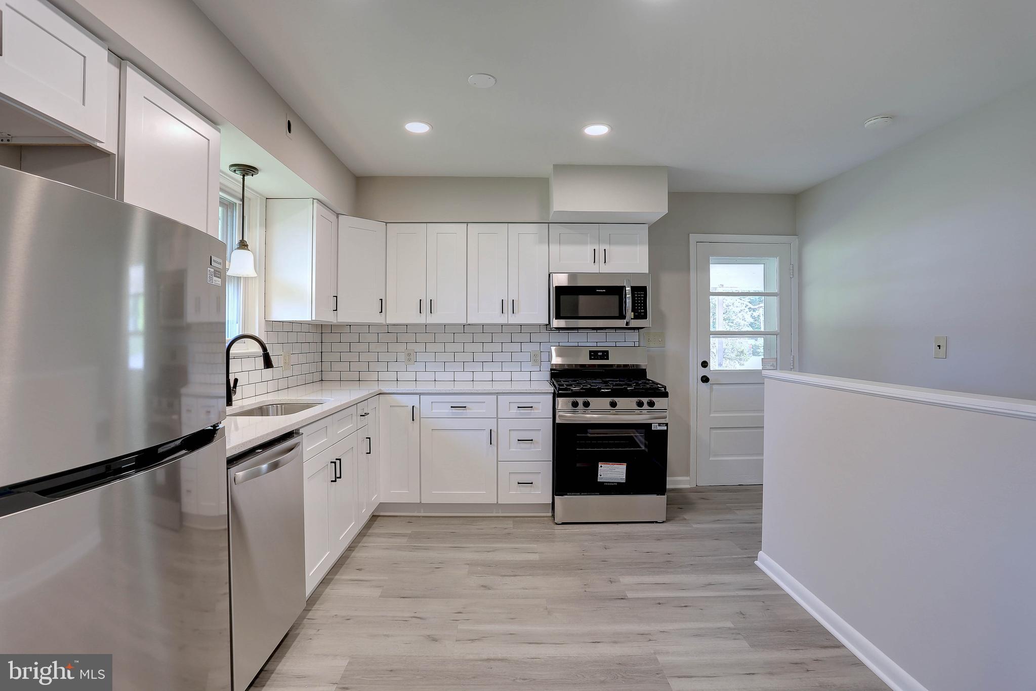 10355 Scaggsville Road Laurel, MD 20723 - Photo 4 of 41 a kitchen with granite countertop a refrigerator stove and sink