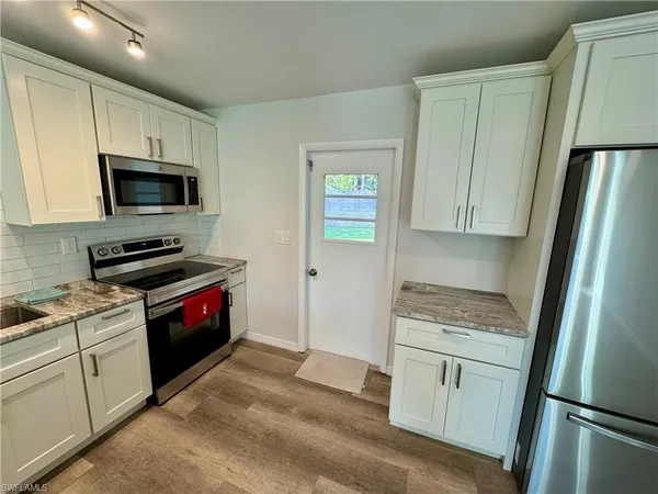 $2,100 | 3181 Poinciana Drive, Naples, FL 34105