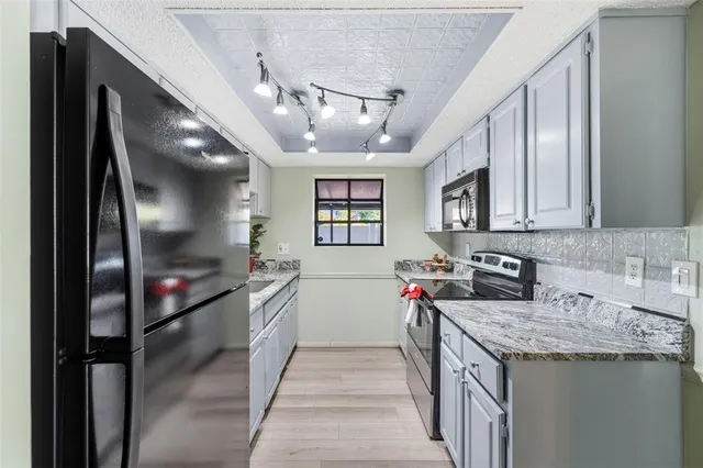 a kitchen that has a lot of cabinets in it