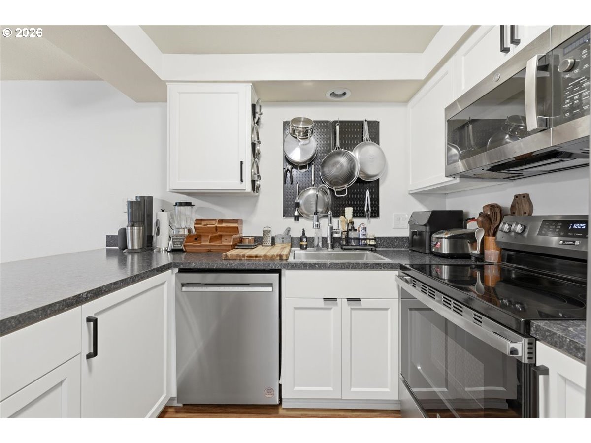5503 Southwest Multnomah Boulevard Portland, OR 97219 - Photo 6 of 28