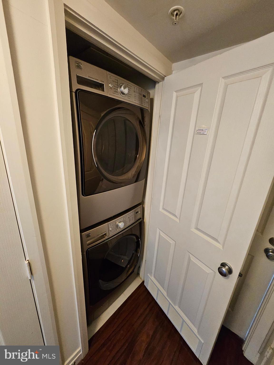 414 Water Street, Unit 2613 Baltimore, MD 21202 - Photo 22 of 42 a utility room with dryer and washer