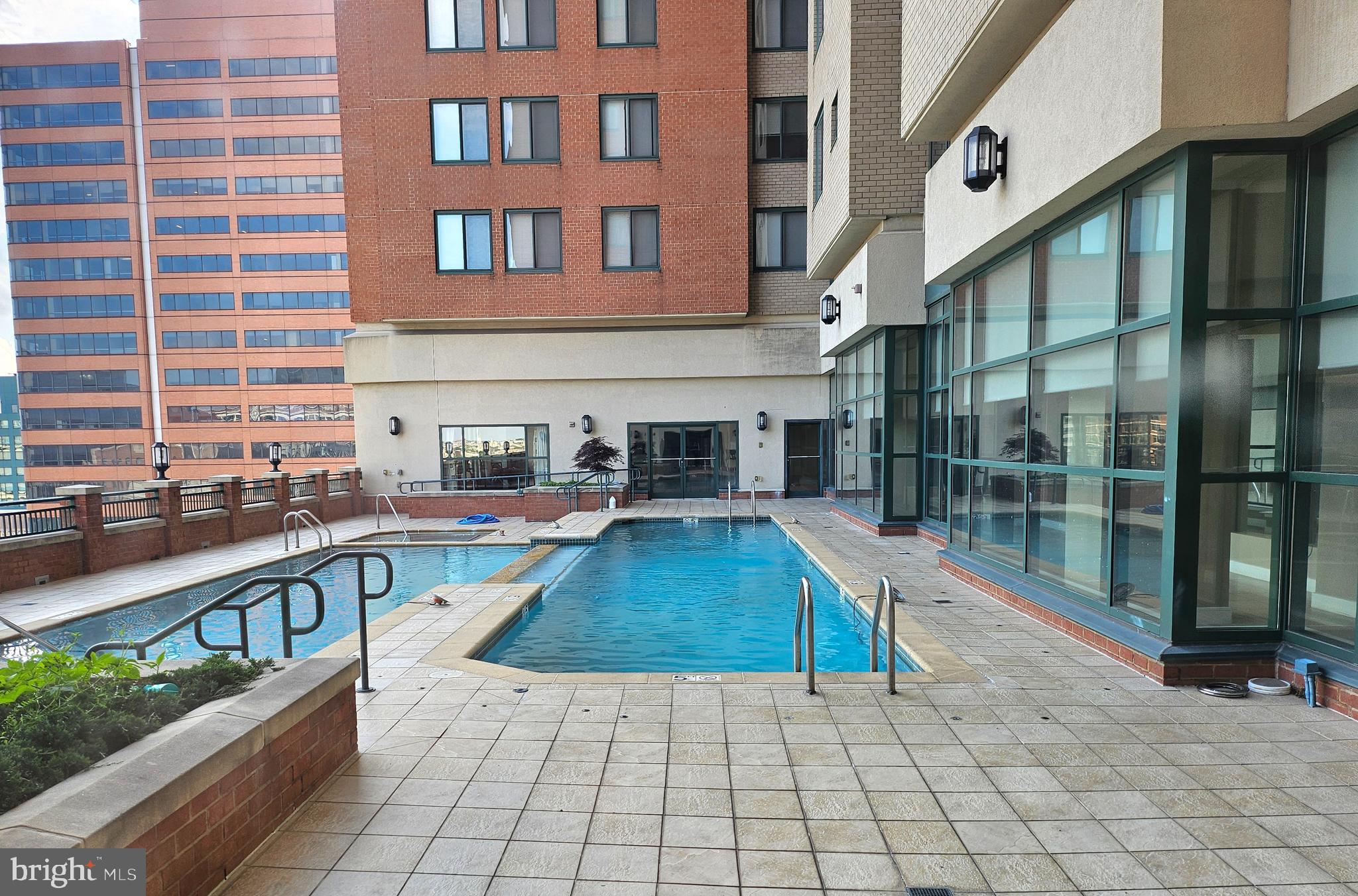 414 Water Street, Unit 2613 Baltimore, MD 21202 - Photo 39 of 42 a view of a balcony with a lounge chair