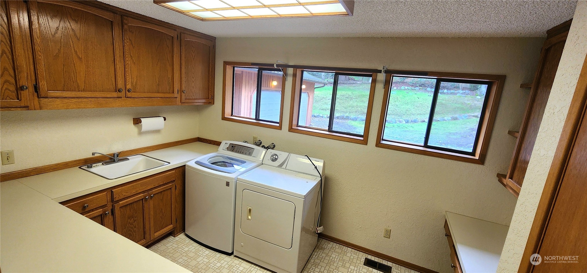 1230 Devries Road Oak Harbor, WA 98277 - Photo 24 of 39 a utility room with dryer and washer