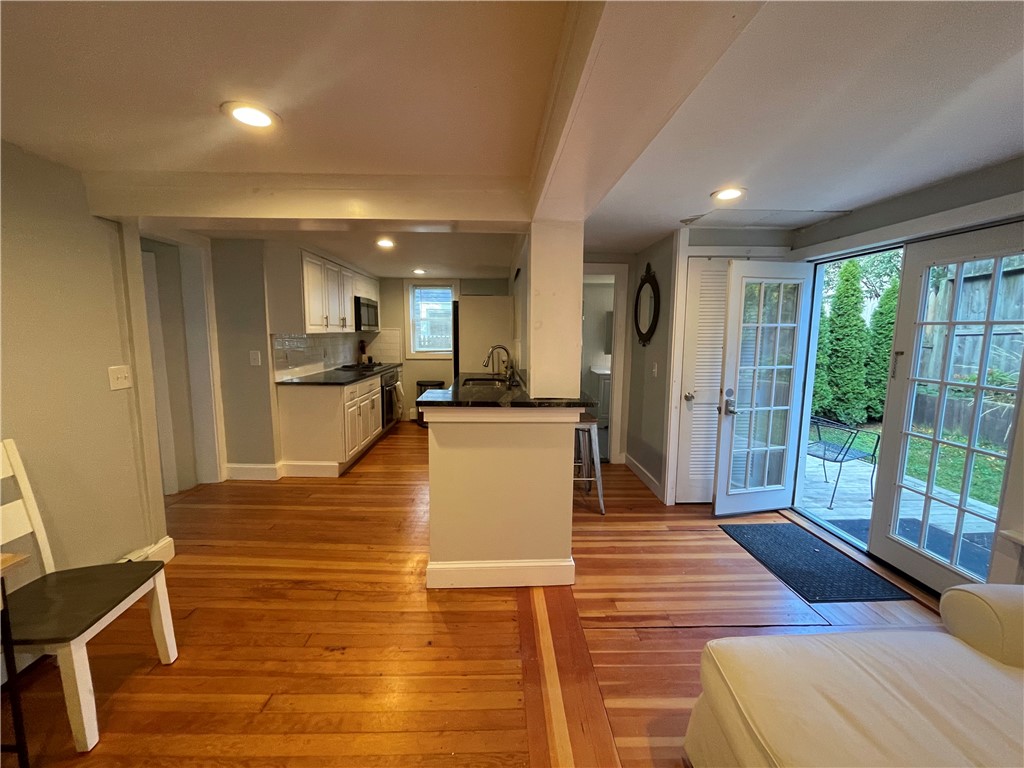 346 Spring Street Newport, RI 02840 - Photo 3 of 28 Gallery Image 3