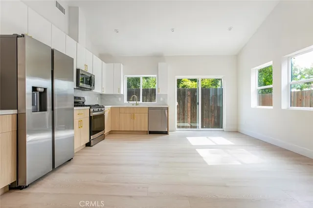 $3,800 | 914 A Geneva Street, Glendale, CA 91207