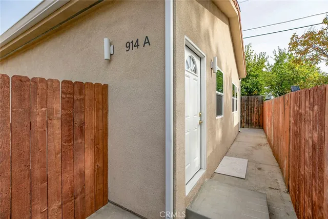 $3,800 | 914 A Geneva Street, Glendale, CA 91207
