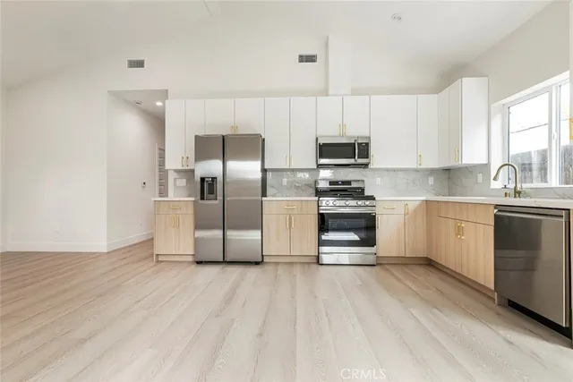 $3,800 | 914 A Geneva Street, Glendale, CA 91207