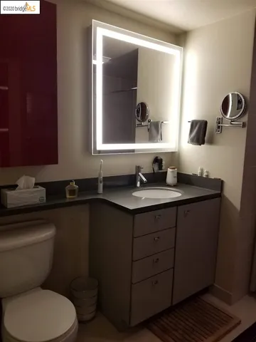 $2,700 | 311 Oak Street, Unit 806, Oakland, CA 94607