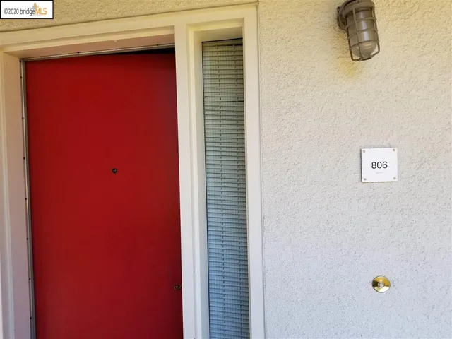 $2,700 | 311 Oak Street, Unit 806, Oakland, CA 94607