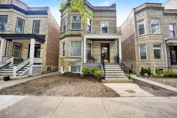 $3,400 | 1241 West Newport Avenue, Unit G, Chicago, IL 60657