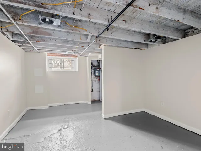 a view of utility room