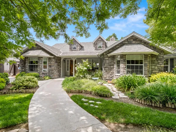 $875,000 | 1565 South Highland Avenue, Sanger, CA 93657