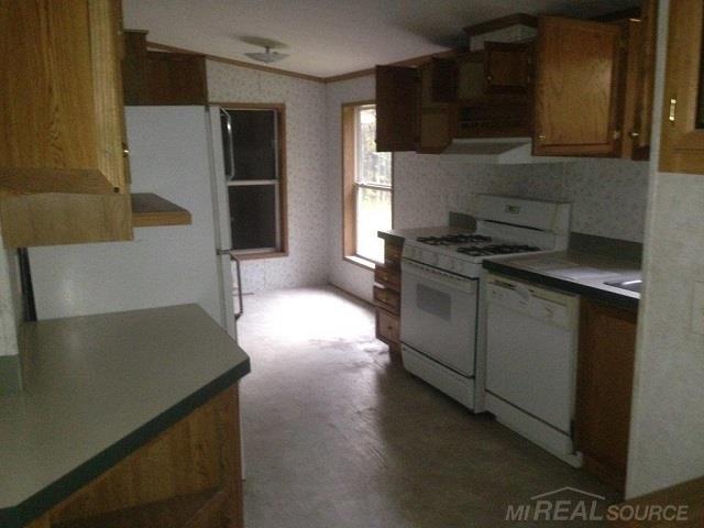 12473 Rynn Road Emmett, MI 48022 - Photo 5 of 13 31269666-4.JPG