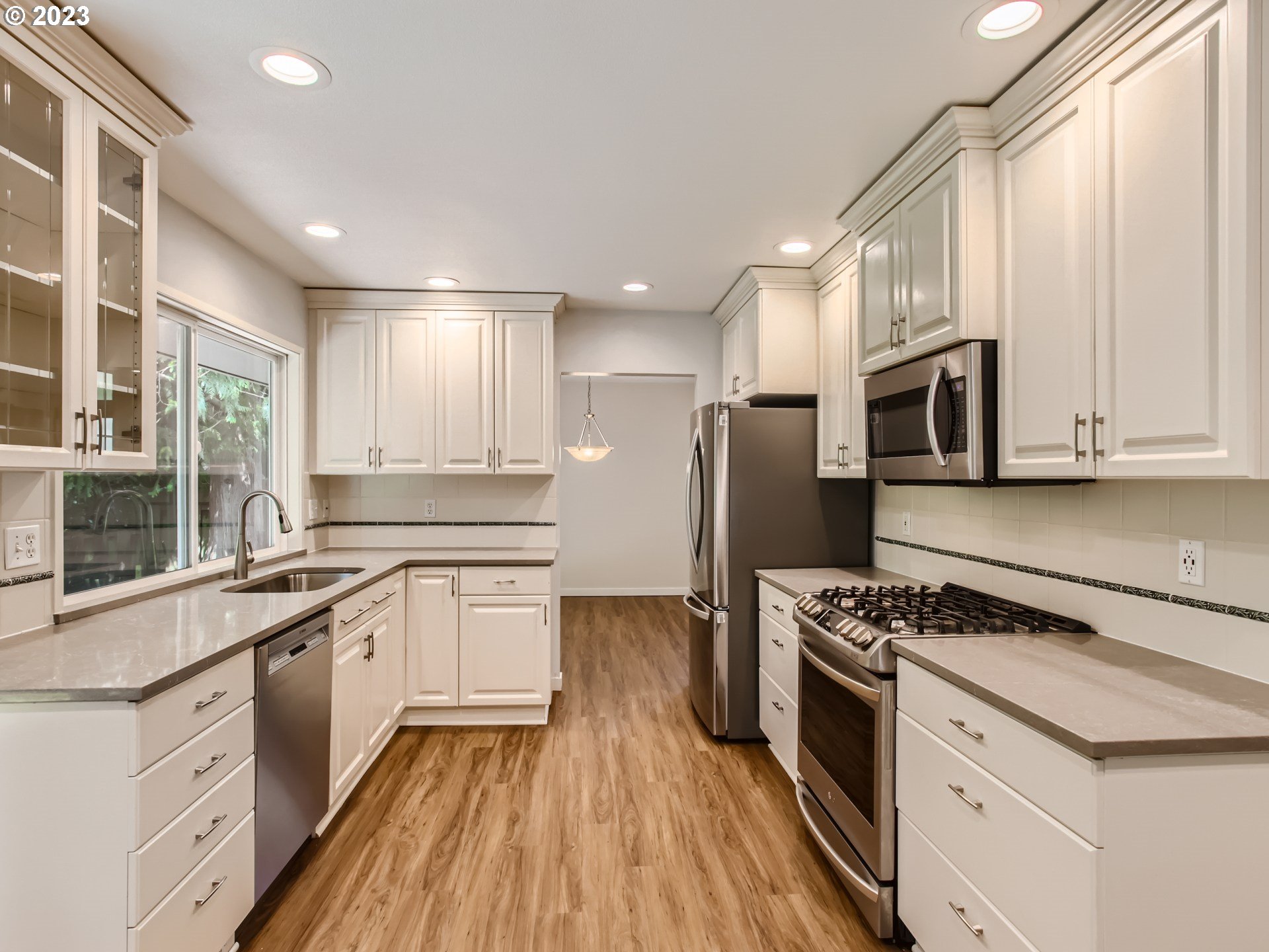 5125 Southwest Richenberg Court Portland, OR 97239 - Photo 8 of 44 Kitchen
