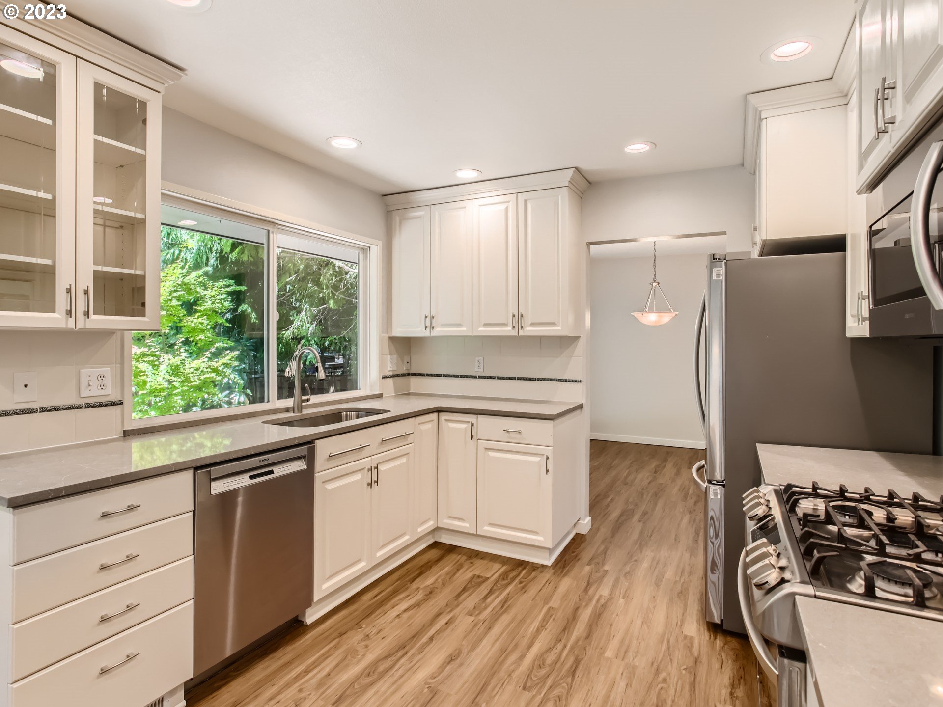 5125 Southwest Richenberg Court Portland, OR 97239 - Photo 9 of 44 Kitchen