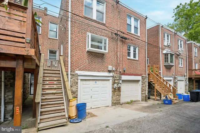 a view of a house with a garage